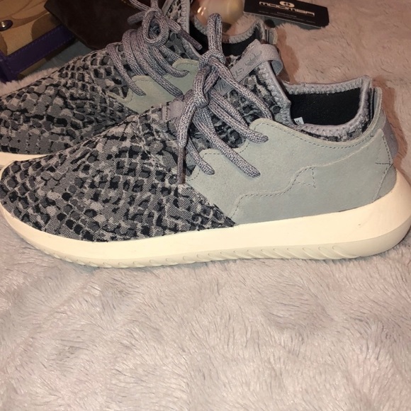 Adidas sneakers women size 7 - Picture 2 of 4